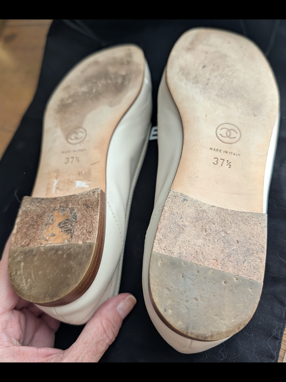 Chanel Women's Cream Leather CC Logo Loafers Classic Flats  Excellent Condition - Picture 9 of 12